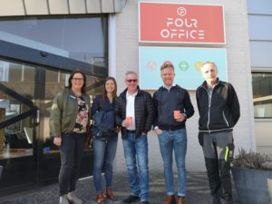 bild på de som var med vid företagsbesöket hos four office