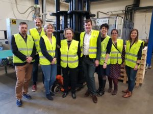 bild på de som var med vid företagsbesöket hos Axjo