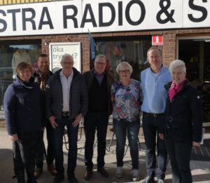 bild på de som var med vid företagsbesöket hos Hestra Radio och sport