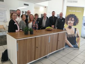 bild på de som var med vid företagsbesöket hos Junic